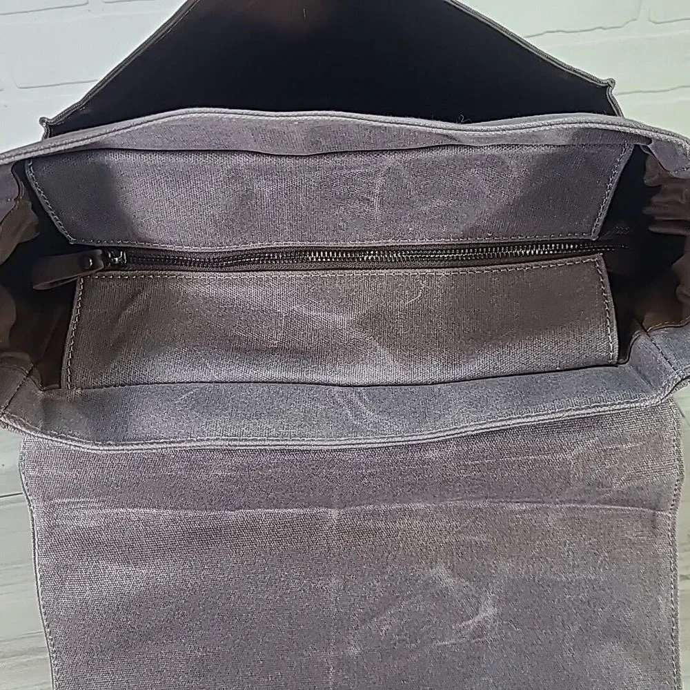 Dungeons & Dragons‎ / Magic The Gather Gray /Brown Leather Waxed Canvas Backpack